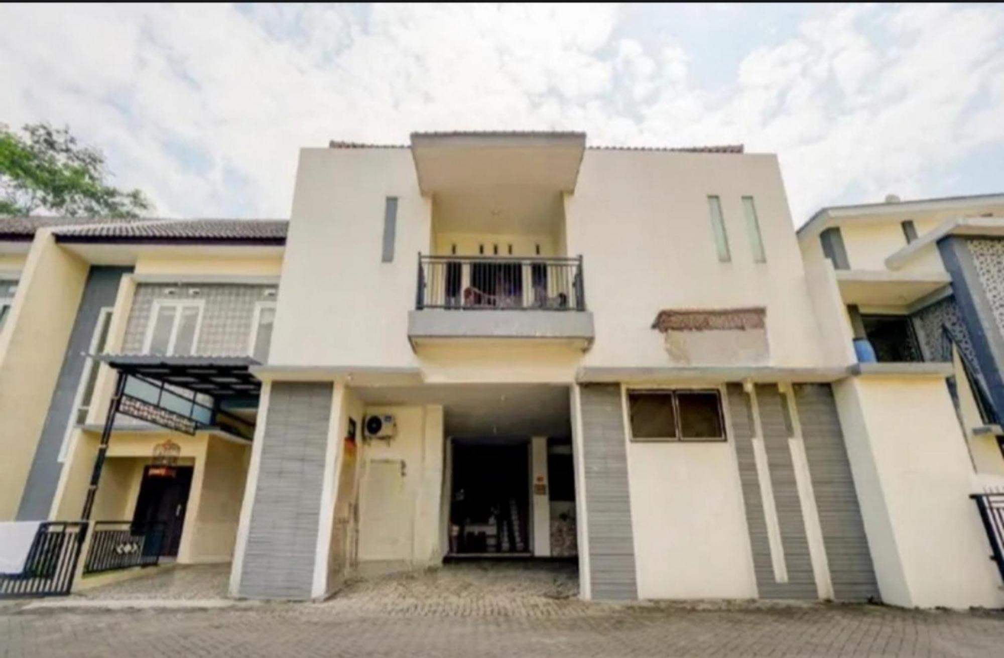 Hotel Reddoorz Near Plaza Araya Malang Blimbing  Exterior foto